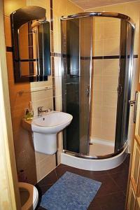 a bathroom with a shower and a sink at Willa Pod Dębami in Rabka-Zdrój