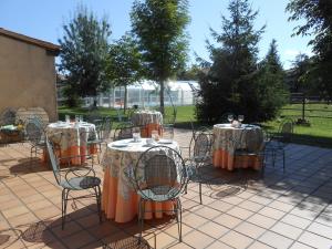 a group of tables and chairs with tables at Hostal Burgos in Torrecaballeros