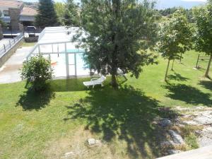 Bazén v ubytování Hostal Burgos nebo v jeho okolí
