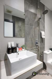 Koupelna v ubytování Trevor Hotel Malacca Town By I Housing + 37 fotografií