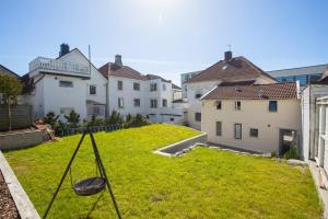 a view of a yard with houses at Central studio apartment Apt 104 in Stavanger