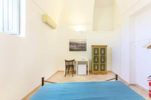 A bed or beds in a room at Palazzo Attila - Gioia Apartments