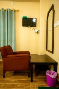 TV in/ali zabaviščno središče v nastanitvi Hotel Yatri