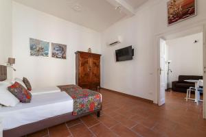 a bedroom with a bed and a tv and a couch at Appartamento Via Genova in Rome