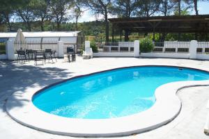 a pool with a patio and a table and chairs at Retiro Siete Aguas in Siete Aguas