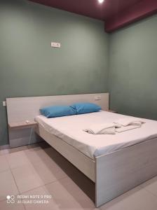 Postel nebo postele na pokoji v ubytování Christos House Souda