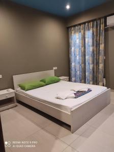 En eller flere senge i et værelse på Christos House Souda