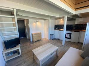 a living room with a couch and a table at Ferret vacances in Lège-Cap-Ferret
