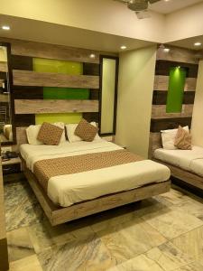 Hotel Ocean Residency tesisinde bir odada yatak veya yataklar