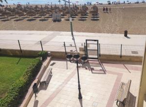 Balkón nebo terasa v ubytování Playalmud- Vistas al mar, primera línea 1 dormitorio