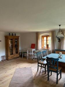 a dining room with a table and chairs in a room at Ferienhaus Klause in Neureichenau