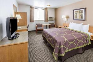 Postel nebo postele na pokoji v ubytování Super 8 by Wyndham Bend + 27 fotografií