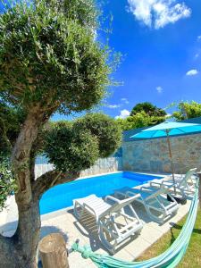 Bazén v ubytování Casa da Quinta piscina privada perto Gerês nebo v jeho okolí