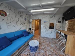 Televízia a/alebo spoločenská miestnosť v ubytovaní Casa encima del Mar, parquing, 4 patios, idilico