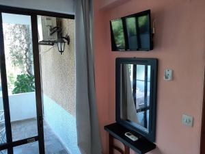 TV a/nebo společenská místnost v ubytování Apartment in Mpenitses with Sea Views & Pool