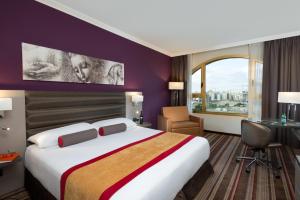 Postel nebo postele na pokoji v ubytování Leonardo Hotel Negev