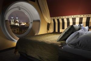 Postel nebo postele na pokoji v ubytování Hotel Paris Prague
