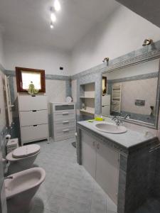 a bathroom with a toilet and a sink and a toilet istg at Da Barbara & Simone in Collemezzano +35 photos