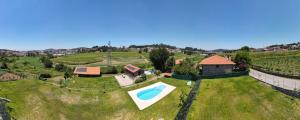 A piscina localizada em Quinta de Carvalhal - Casa de Campo ou nos arredores