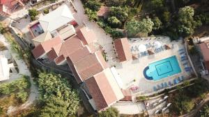 Bazén v ubytování Corfu Hotel Apartments nebo v jeho okolí