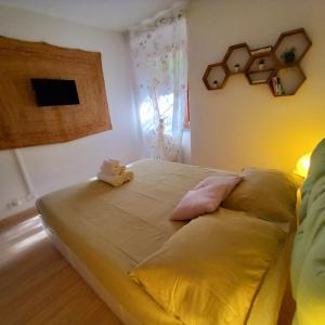 A bed or beds in a room at La casetta di Mizar