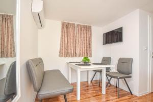 Telewizja i/lub zestaw kina domowego w obiekcie Mobile home Dandelion