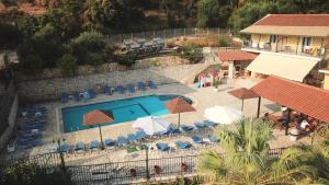 Bazén v ubytování Corfu Hotel Apartments nebo v jeho okolí