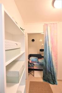 - une chambre avec des lits superposés dans l'établissement PRAHA - SULICE, à Sulice