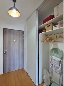 a room with a walk in closet and a door at Au cœur d'Agroparc in Avignon