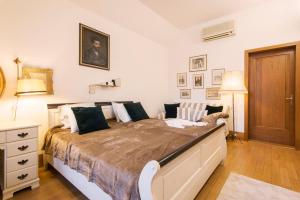 Posteľ alebo postele v izbe v ubytovaní Billionaires Club LOFT Sauna City Center