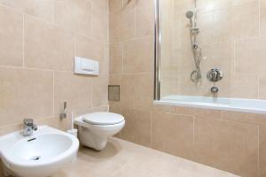 Kúpeľňa v ubytovaní Billionaires Club LOFT Sauna City Center