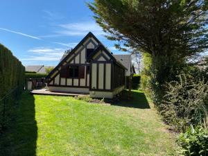 Vonkajšia záhrada v ubytovaní Le chalet Normand
