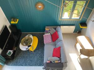 an overhead view of a living room with a couch at Le chalet Normand in Merville-Franceville-Plage