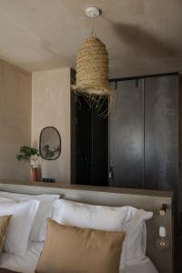 Cama ou camas em um quarto em Azenhas do Mar Valley House