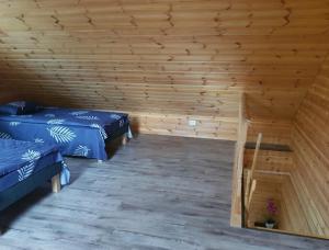 Postel nebo postele na pokoji v ubytování Väike-Puusmetsa puhkemaja