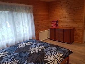 Postel nebo postele na pokoji v ubytování Väike-Puusmetsa puhkemaja