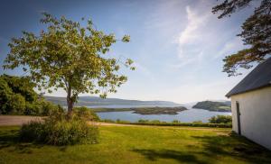 a view of a lake from a house at Bad Daraich in Tobermory