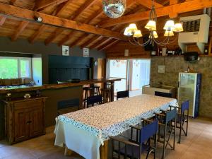 a kitchen with a table and chairs in a room at CABAÑAS AILIN-CO in El Bolsón