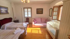 A bed or beds in a room at Casa Rural Betraunea