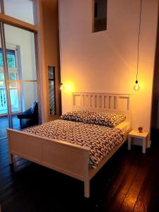 a white bed in a room with a window at Get-your-flat - traumhafte Architekten-Wohnung Kaiserviertel Innenstadt 110m2 Haustier auf Anfrage - TOP in Dortmund