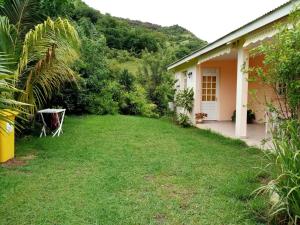 A garden outside Les Dalhias