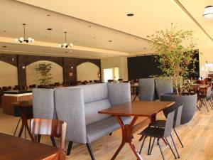 a restaurant with tables and chairs and a bench at Resort Praias do Lago in Caldas Novas