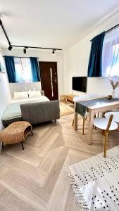 Posteľ alebo postele v izbe v ubytovaní Apartament 21 (1)