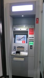 a atm machine with a sign on it at Alsfelder Apartment in Alsfeld