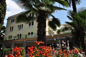 Κήπος έξω από το Hotel Terminus
