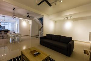 Posezení v ubytování Desaru BabyFriendly Homestay