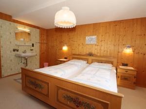A bed or beds in a room at Ferienhaus Türtscher 2