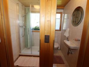 Koupelna v ubytování Ferienhaus Türtscher 1 + 20 fotografií