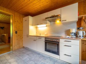A kitchen or kitchenette at Ferienhaus Türtscher 2