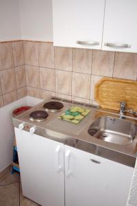 Kuchyň nebo kuchyňský kout v ubytování Apartments with a parking space Podaca, Makarska - 4747